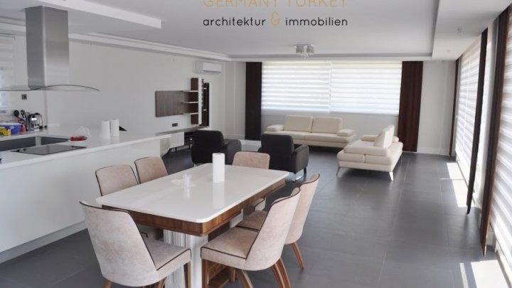 Individuelle Designer-Villa mit Panoramablick aufs Meer