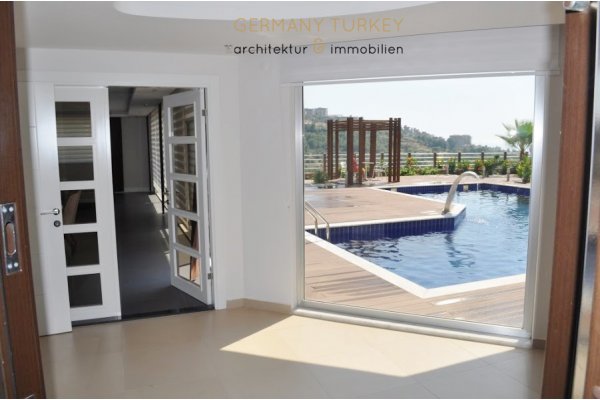 Individuelle Designer-Villa mit Panoramablick aufs Meer