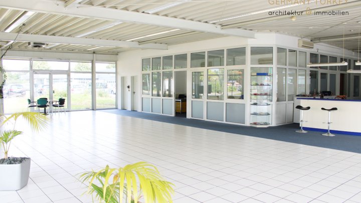 Voll ausgestattetes Autohaus zwischen drei Großstädten und inmitten bekannter Freizeitattraktionen