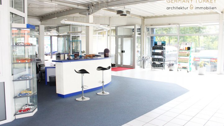 Voll ausgestattetes Autohaus zwischen drei Großstädten und inmitten bekannter Freizeitattraktionen