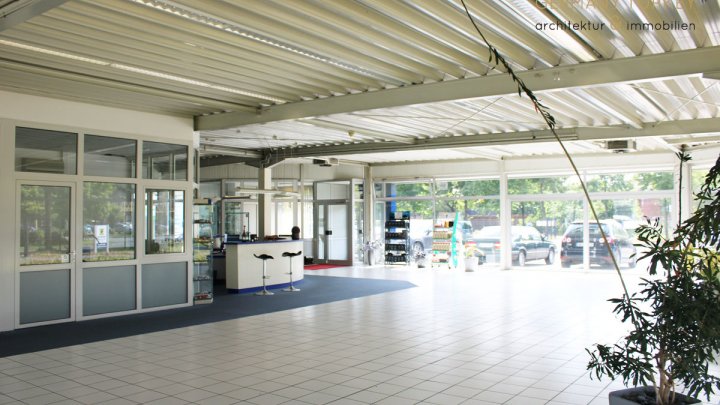 Voll ausgestattetes Autohaus zwischen drei Großstädten und inmitten bekannter Freizeitattraktionen