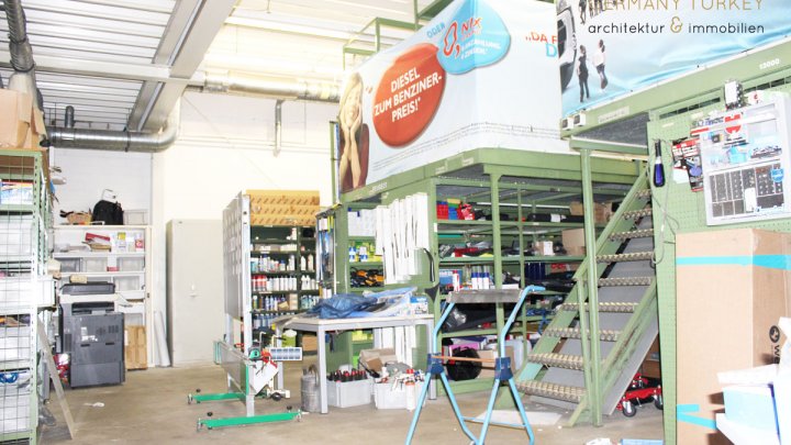 Voll ausgestattetes Autohaus zwischen drei Großstädten und inmitten bekannter Freizeitattraktionen