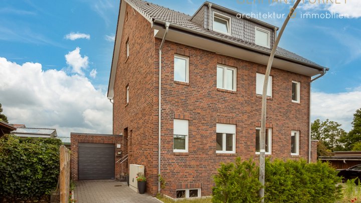 Elegant, gut aufgeteilt und sehr wohnlich: Ihre neue Doppelhaushälfte wartet in Kölln-Reisiek auf Sie!