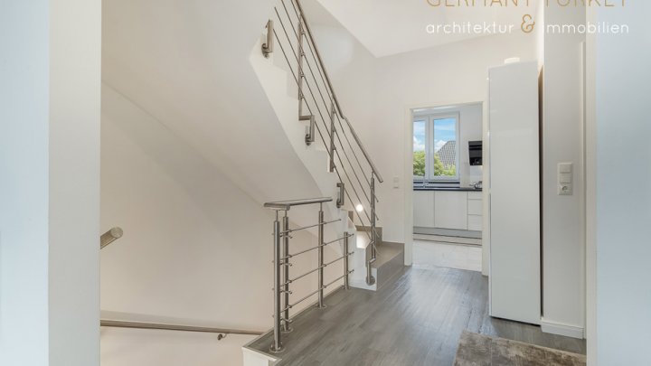 Elegant, gut aufgeteilt und sehr wohnlich: Ihre neue Doppelhaushälfte wartet in Kölln-Reisiek auf Sie!