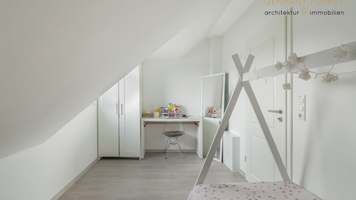 Elegant, gut aufgeteilt und sehr wohnlich: Ihre neue Doppelhaushälfte wartet in Kölln-Reisiek auf Sie!