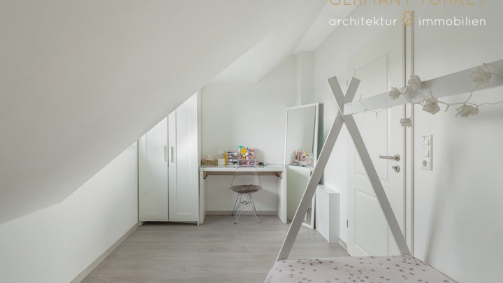 Elegant, gut aufgeteilt und sehr wohnlich: Ihre neue Doppelhaushälfte wartet in Kölln-Reisiek auf Sie!