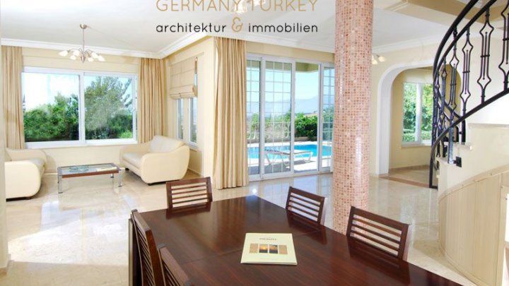 Villen mit atemberaubenden Blick in Luxusresidenz