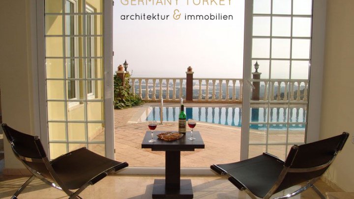 Villen mit atemberaubenden Blick in Luxusresidenz