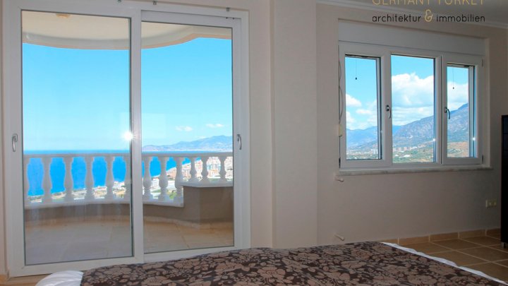Villa in idyllischer Lage mit Blick aufs Panorama