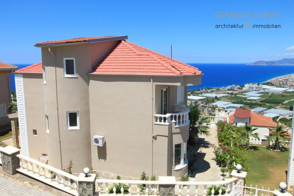 Villa in idyllischer Lage mit Blick aufs Panorama