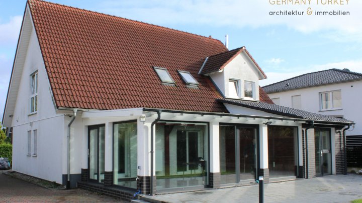 Im Grünen und bestens angebunden wohnen: Großzügiges Einfamilienhaus in Hamburg-Jenfeld